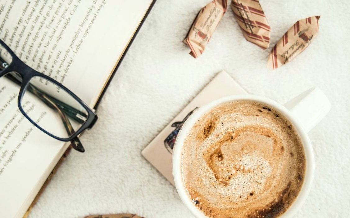Çikolata kalıpları ile hazırlanmış latte sanatı
